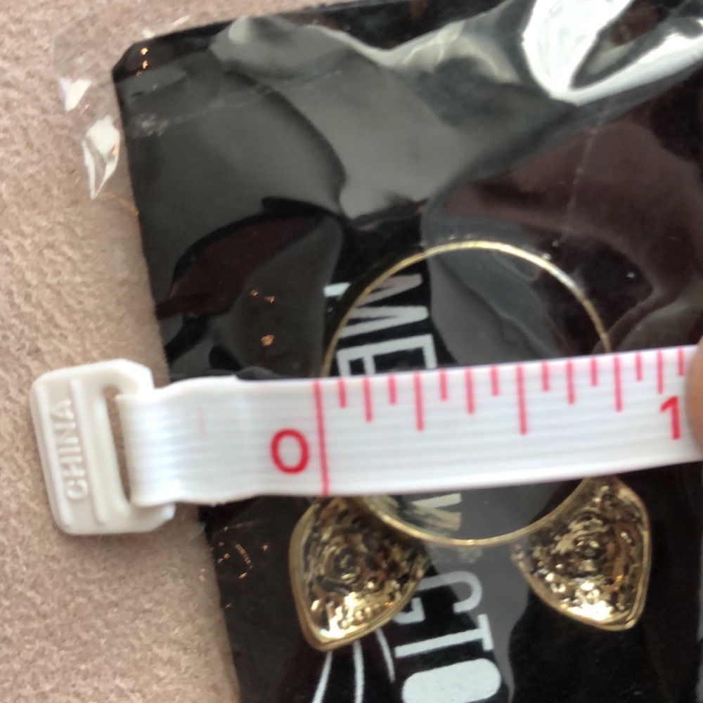 2 Golden Cat Ear Rings - Picture 4 of 6